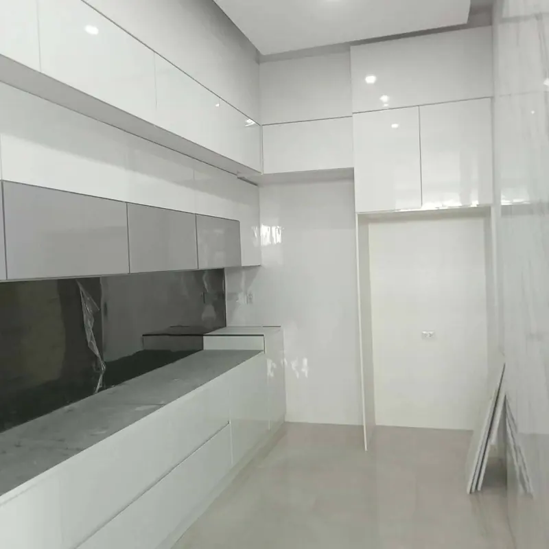 High-Gloss Kitchen & Marble Office — 6