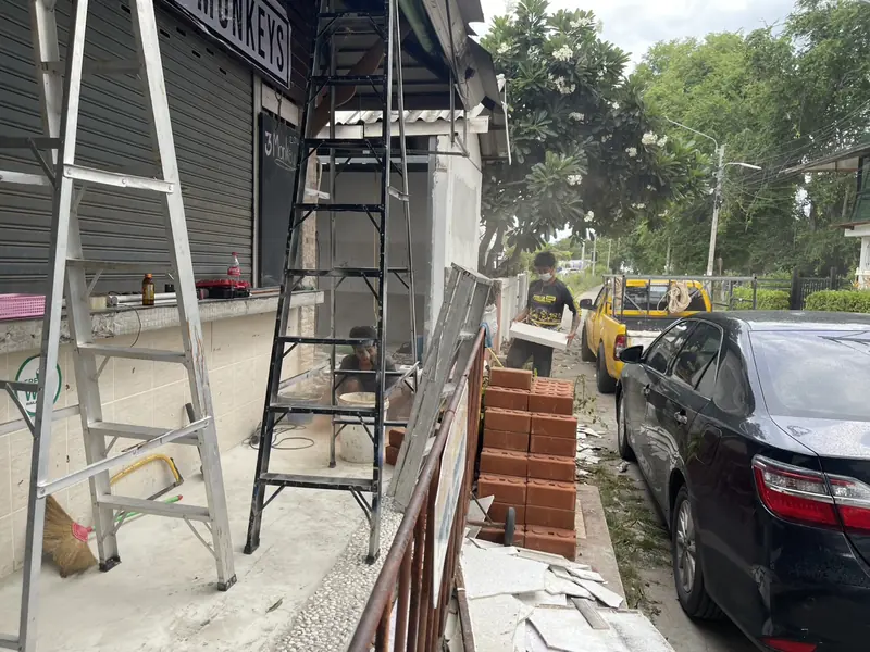 Three Monkeys — ร้านพิซซ่าเตาฟืน & บาร์ — 34